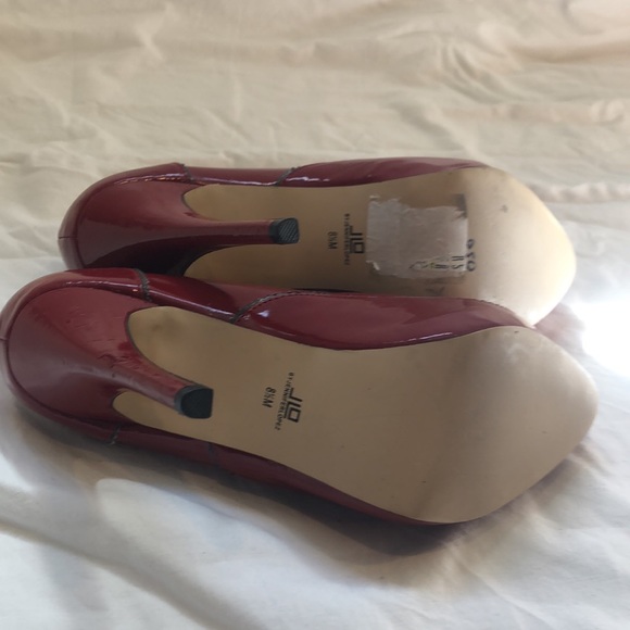 Pair of size 8.5 JLo burgundy and grey heels - Picture 6 of 9
